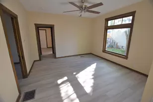 451 Marion Ave, Aurora, IL 60505 - Photo 5