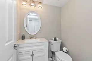 304 Carmelhead Ln, Schaumburg, IL 60193 - Photo 15