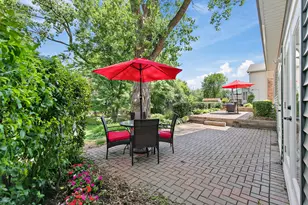 304 Carmelhead Ln, Schaumburg, IL 60193 - Photo 21