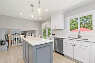 304 Carmelhead Ln, Schaumburg, IL 60193 - Photo 9