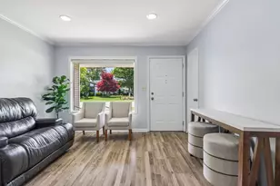 951 Grissom Trail, Elk Grove Village, IL 60007 - Photo 5