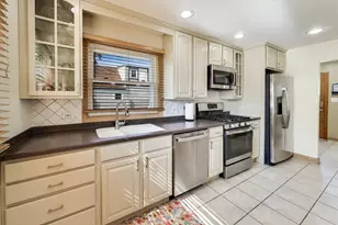 2825 Eisenhower Dr, Des Plaines, IL 60018 - Photo 9