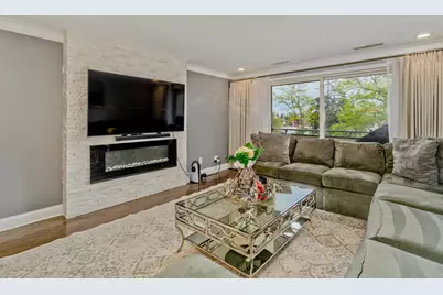 7201 N Lincoln Avenue #205, Lincolnwood, IL 60712 - Photo 5