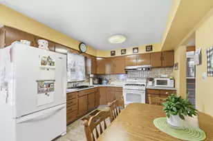 1920 Koehler Dr, Des Plaines, IL 60018 - Photo 13