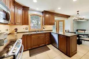1310 W Hampton Pl, Palatine, IL 60067 - Photo 7