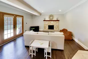 1310 W Hampton Pl, Palatine, IL 60067 - Photo 9