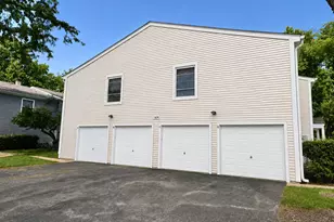 1674 Williamsburg Ct, Wheaton, IL 60189 - Photo 3