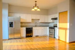 2208 Rebecca Cir, Montgomery, IL 60538 - Photo 5