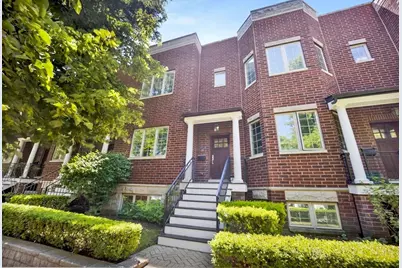 1825 W Sunnyside Avenue, Chicago, IL 60640 - Photo 1
