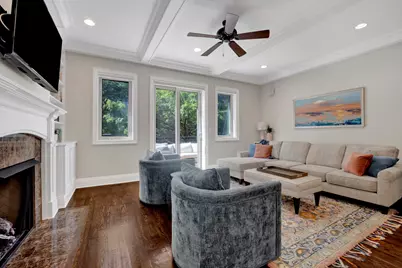 1825 W Sunnyside Avenue, Chicago, IL 60640 - Photo 7
