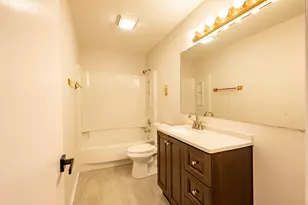 629 W Streamwood Blvd, Streamwood, IL 60107 - Photo 9