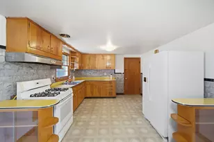 934 Pennsylvania Ave, Aurora, IL 60506 - Photo 9