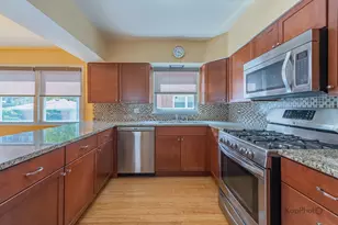 8465 W Berwyn Ave, Chicago, IL 60656 - Photo 9