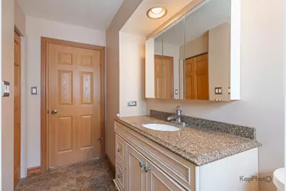 8465 W Berwyn Avenue #1, Chicago, IL 60656 - Photo 25