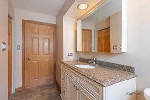 8465 W Berwyn Ave, Chicago, IL 60656 - Photo 25