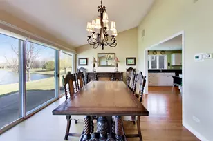 107 Briarwood Ln, Oak Brook, IL 60523 - Photo 9