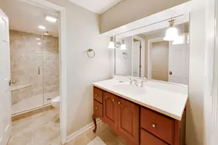 107 Briarwood Ln, Oak Brook, IL 60523 - Photo 39