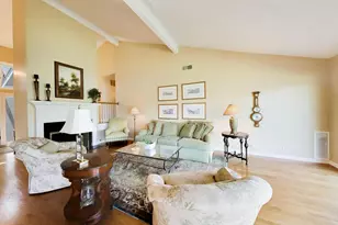 107 Briarwood Ln, Oak Brook, IL 60523 - Photo 7