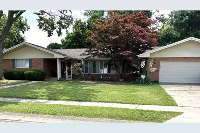 425 Crestmore Avenue, Mattoon, IL 61938 - Photo 1