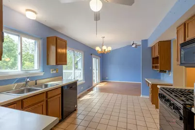 1687 Templeton Court, Mundelein, IL 60060 - Photo 9
