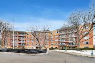 710 Creekside Dr, Mount Prospect, IL 60056 - Photo 1