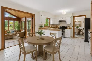 321 Ashwood Dr, Schaumburg, IL 60193 - Photo 3