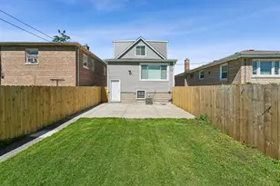 9139 S Oglesby Ave, Chicago, IL 60617 - Photo 15