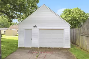 1014 Steinman St, Dixon, IL 61021 - Photo 3