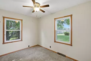 1014 Steinman St, Dixon, IL 61021 - Photo 7