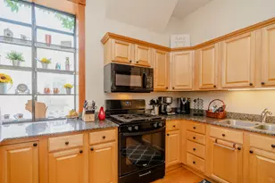 622 W Briar Pl, Chicago, IL 60657 - Photo 5