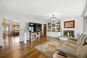 11N802 Win Haven Dr, Elgin, IL 60124 - Photo 3