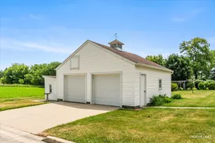 305 E Navaho Ave, Shabbona, IL 60550 - Photo 3