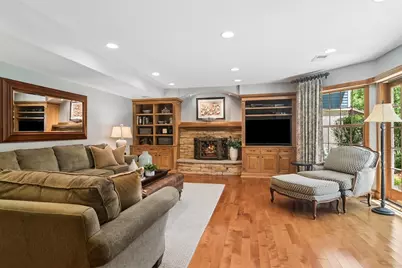 1019 E Waverly Drive, Arlington Heights, IL 60004 - Photo 7
