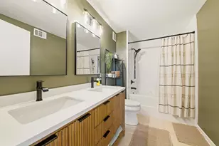 2001 S Calumet Ave, Chicago, IL 60616 - Photo 11