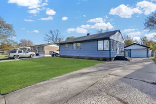 19 Mohawk Dr, Thornton, IL 60476 - Photo 3