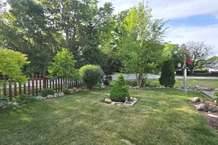 5210 Hilltop Dr, Wonder Lake, IL 60097 - Photo 3