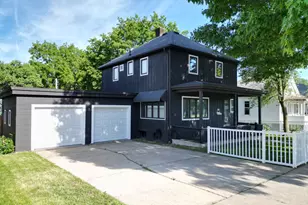 309 N Market St, Hoopeston, IL 60942 - Photo 1