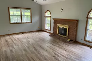8581 Sandalwood Dr, Darien, IL 60561 - Photo 3