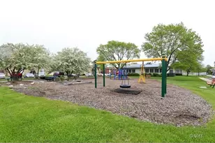 8928 N Steven Dr, Des Plaines, IL 60016 - Photo 17