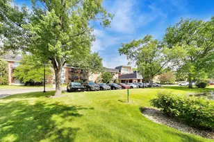 [Address not provided], Glen Ellyn, IL 60137 - Photo 3