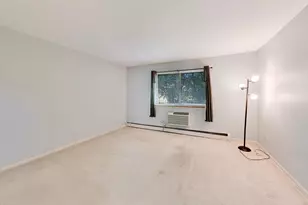 [Address not provided], Glen Ellyn, IL 60137 - Photo 9