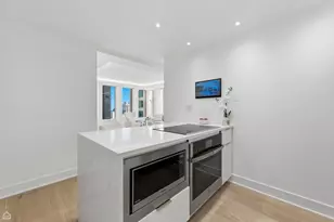 100 E Walton St, Chicago, IL 60611 - Photo 7