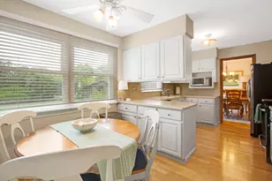 1110 E Dogwood Ln, Mount Prospect, IL 60056 - Photo 7