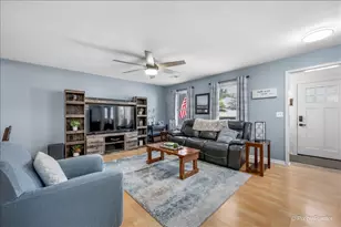 575 Rodenburg Rd, Roselle, IL 60172 - Photo 9