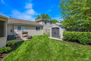 575 Rodenburg Rd, Roselle, IL 60172 - Photo 5