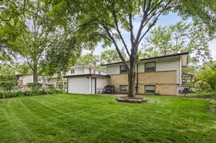 834 N Rainbow Dr, Glenwood, IL 60425 - Photo 3