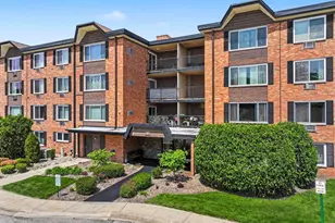 1227 S Old Wilke Rd, Arlington Heights, IL 60005 - Photo 1