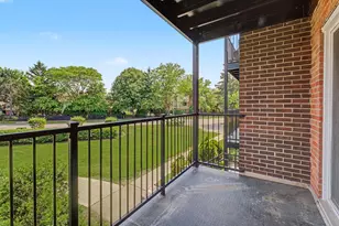 1227 S Old Wilke Rd, Arlington Heights, IL 60005 - Photo 17