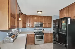 816 Addleman St, Joliet, IL 60431 - Photo 9