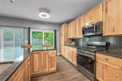 906 Barbara Street, Lake in the Hills, IL 60156 - Photo 9